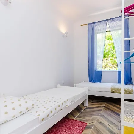 Eos & Vespera - One Bedroom With Terrace And Garden View... شقة دوبروفينك
