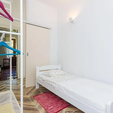 Eos & Vespera - One Bedroom With Terrace And Garden View...