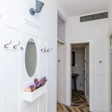 Eos & Vespera - One Bedroom With Terrace And Garden View... Apartman