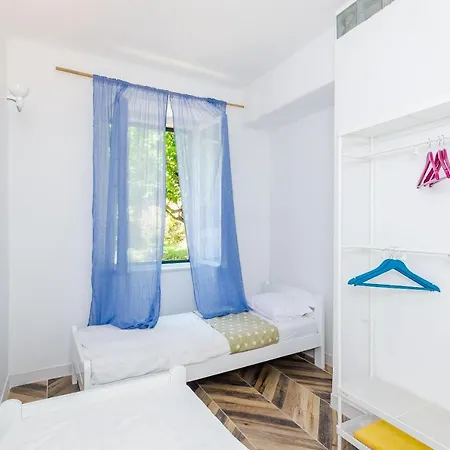 Eos & Vespera - One Bedroom With Terrace And Garden View... Apartman