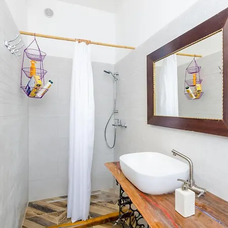 Eos & Vespera - One Bedroom With Terrace And Garden View...