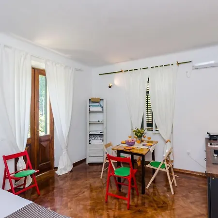 Eos & Vespera - One Bedroom With Terrace And Garden View...